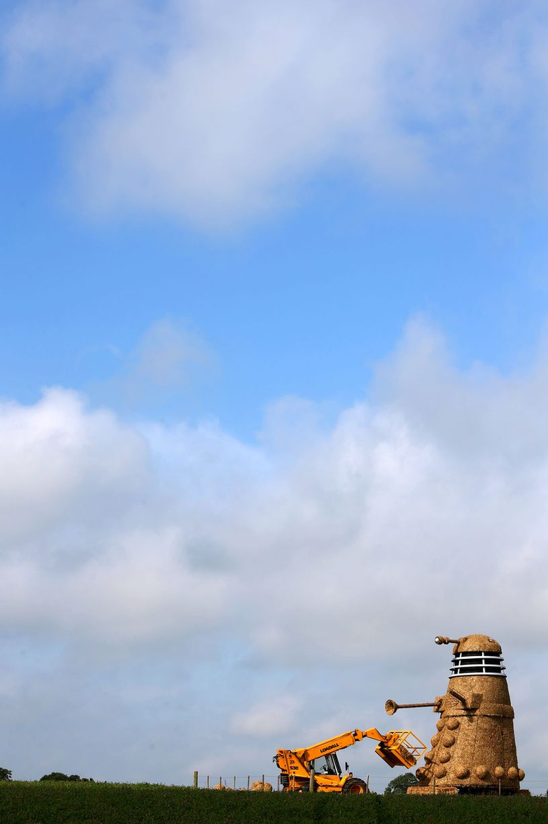 Illustration for article titled 35-foot-tall straw Dalek terrorizes British countryside